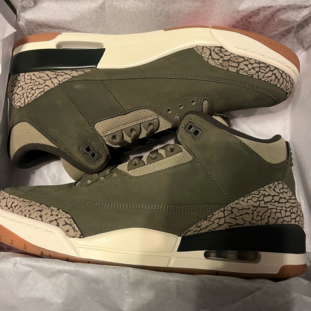 Jordan 3 Olive/Sequoia ‘Family Affair’ size 13. New in box